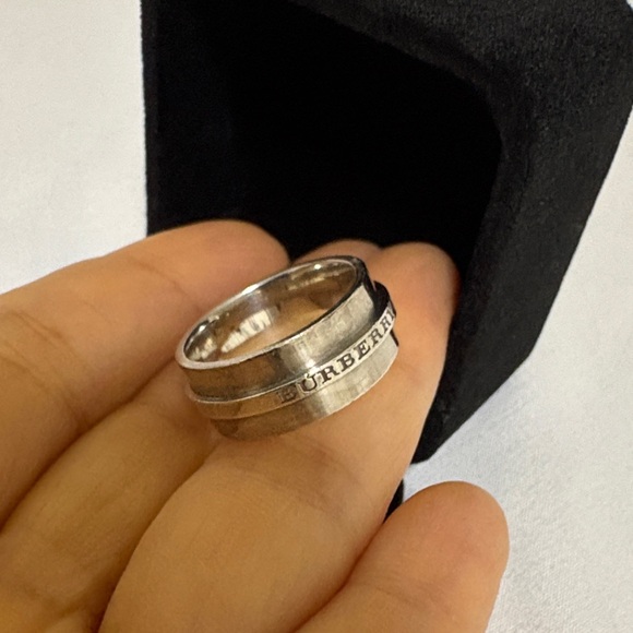 *Burberry🌼 925 Silver Engraved Ring Size 6.5 -GUC - Picture 10 of 15